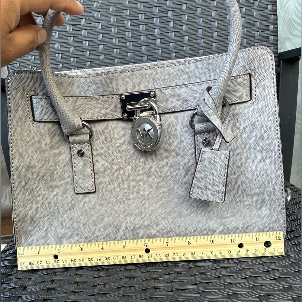 MICHAEL KORS BAG,Michael Kors Light Gray Shoulder Bag. - Picture 3 of 16